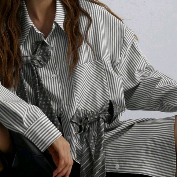 Women's Oversized Boyfriend Style Striped Bow Decor Button Down Shirt - Picture 6 of 6